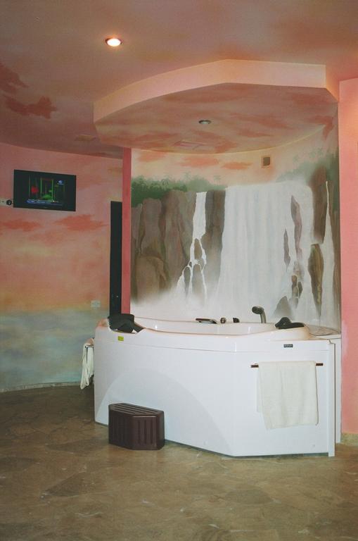 Motel Acapulco Erevan Exterior foto